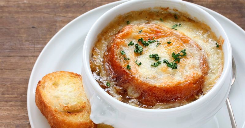 Soupe à l'Oignon: Comfort in a Bowl