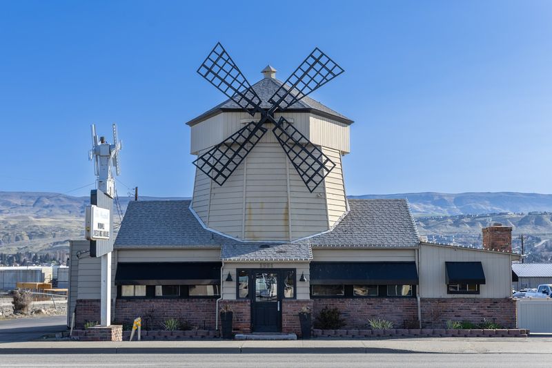 The Windmill Restaurant, Wenatchee