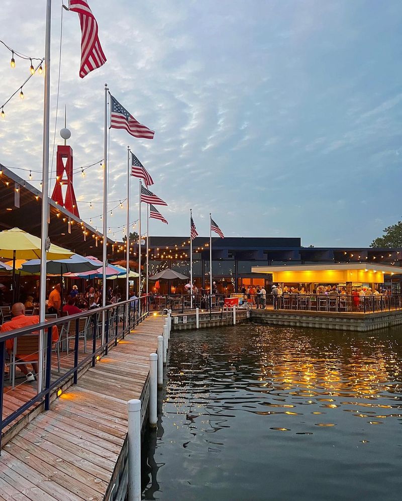 Watermark Bar & Grille, St. Clair Shores