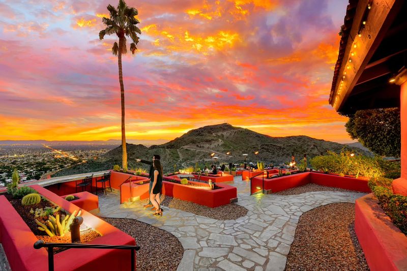 Different Pointe of View, Phoenix