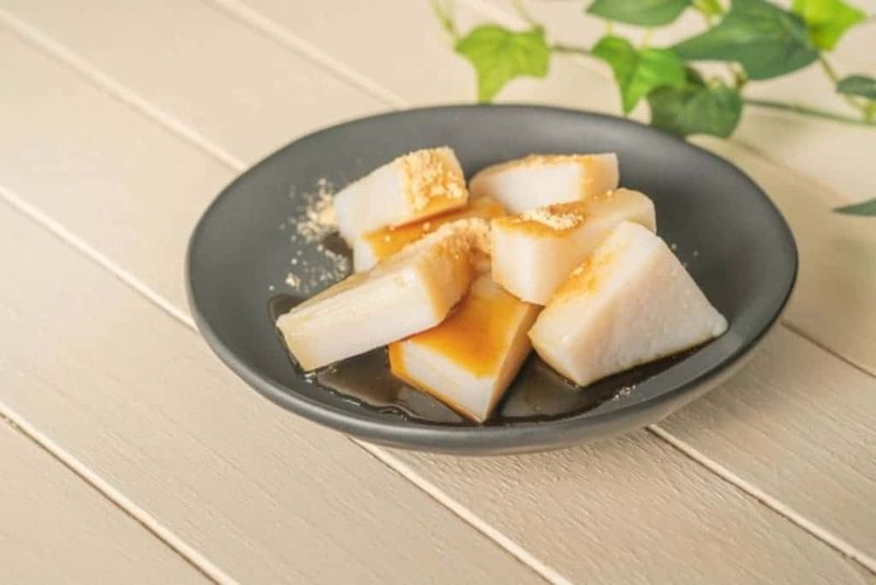 Kuzumochi: Translucent Jellied Mochi with Kinako Dust