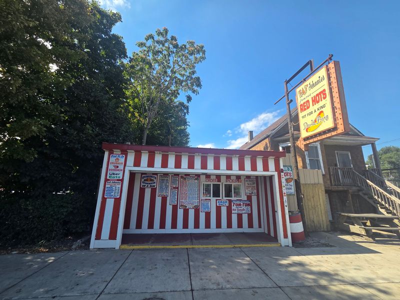 The Little Stand on Western Avenue Behind the Sandwich